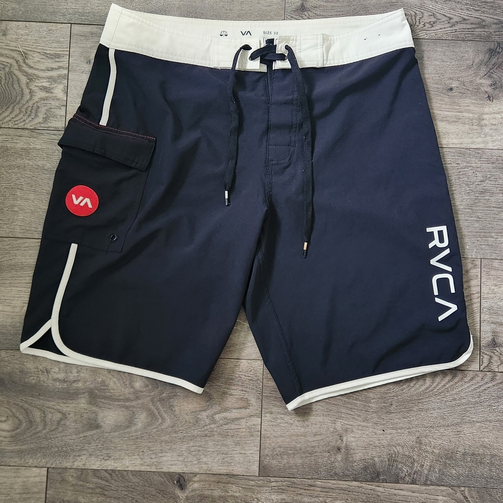 RVCA Men's Black and White Board Shorts Sz 32